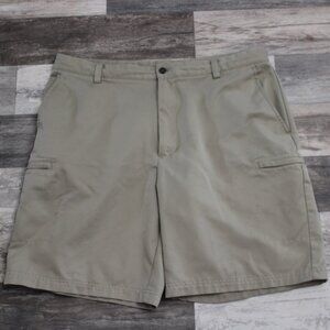IZOD Men’s Golf Shorts Bermuda Shorts Tan  Size 40 Flat Front Pocket Zipper